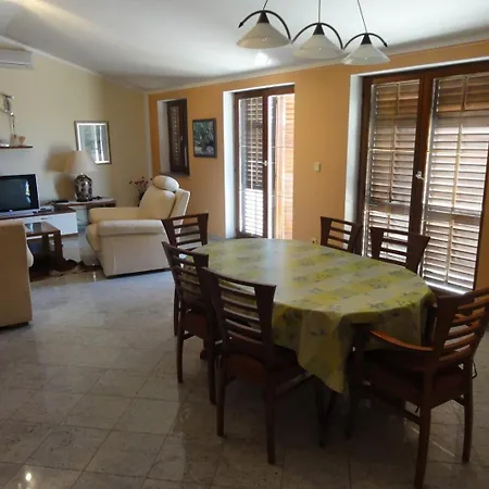 Cozy And Pavicini Gostinjska kuća