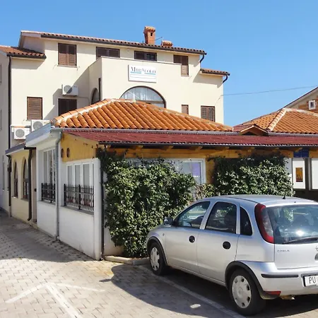 Gostinjska kuća Cozy And Pavicini 3*