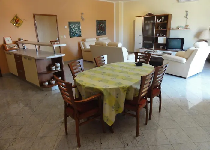 Cozy And Pavicini 招待所 Segotici